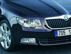 Появились фото интерьера новой Skoda Superb.
